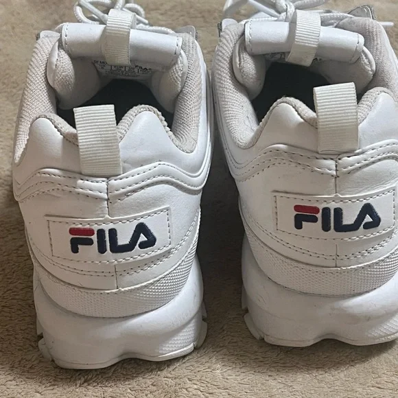 Women’s Size 8 FILA shoe - Picture 2 of 5